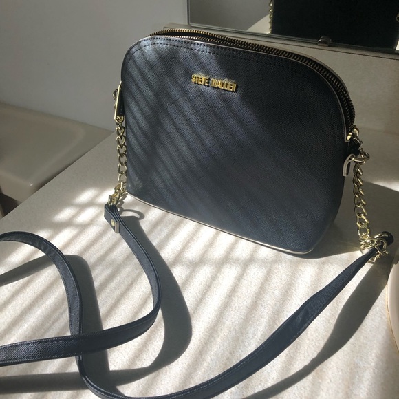 Steve Madden black and gold purse. Crossbody - Picture 3 of 4